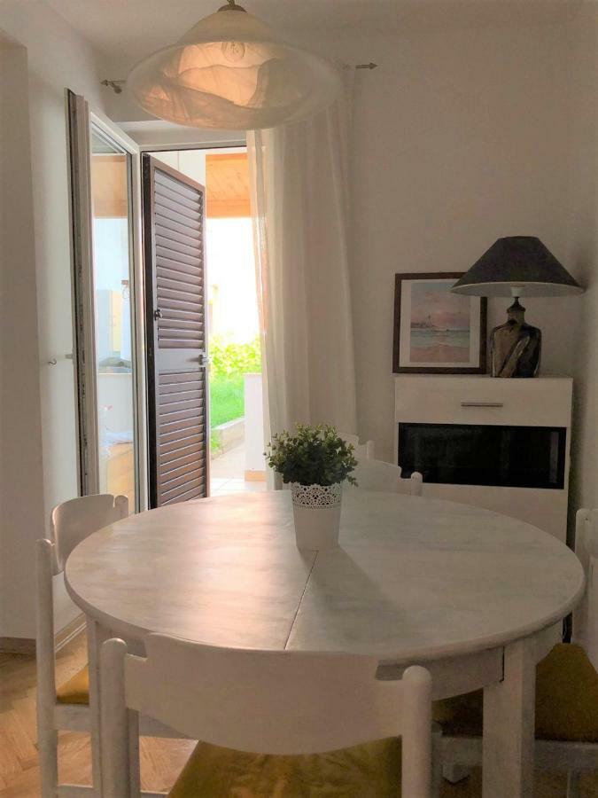 Apartman Gloria Lejlighed Mali Lošinj Eksteriør billede